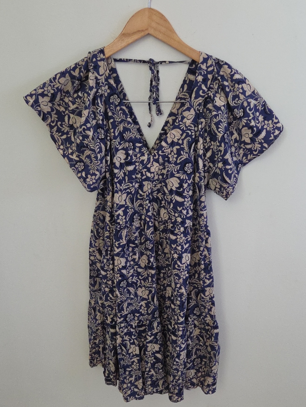 Old Navy Tiered Mini Swing Floral V-Neck Flutter Sleeve Dress Navy Cream Large